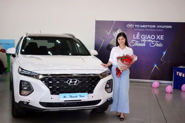 Nguoi dep Thanh Truc “tau” Hyundai Santa Fe 2019 hon 1 ty dong