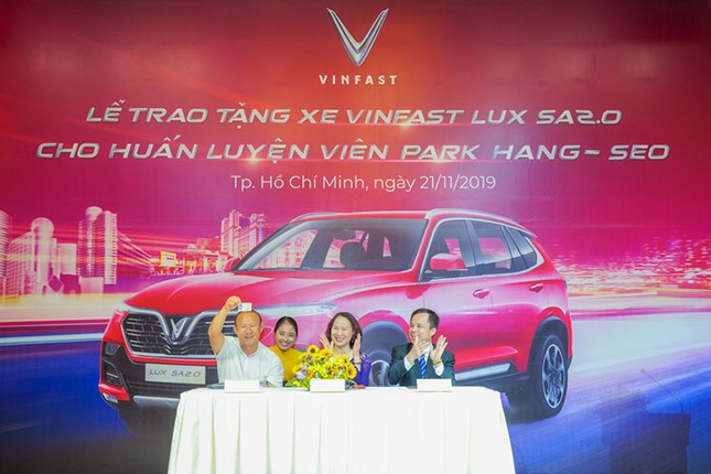 Ty phu Pham Nhat Vuong tang Lux SA2.0 hon 1 ty cho thay Park-Hinh-2