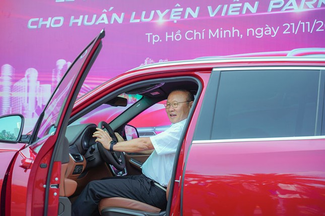 Ty phu Pham Nhat Vuong tang Lux SA2.0 hon 1 ty cho thay Park-Hinh-4