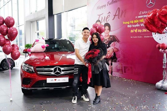 Trung ve Bui Tien Dung tau SUV Mercedes-Benz GLC tien ty tang ba xa-Hinh-8