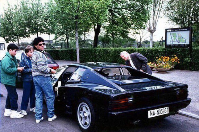 Can canh sieu xe Ferrari Testarossa cua danh thu Diego Maradona-Hinh-2