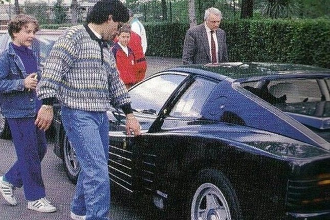 Can canh sieu xe Ferrari Testarossa cua danh thu Diego Maradona-Hinh-3
