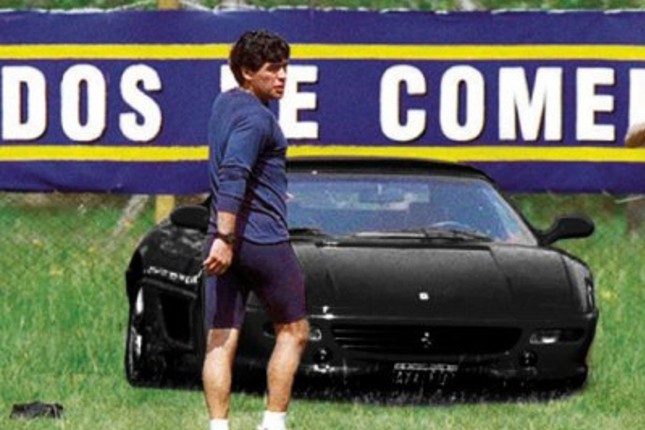 Can canh sieu xe Ferrari Testarossa cua danh thu Diego Maradona
