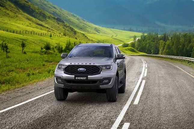 Can canh Ford Everest Sport 2021 gia tu 1,1 ty