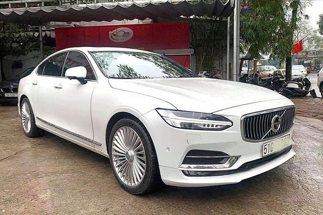 Xe sang Volvo S90 Inscription chay 4 nam lo 1 ty