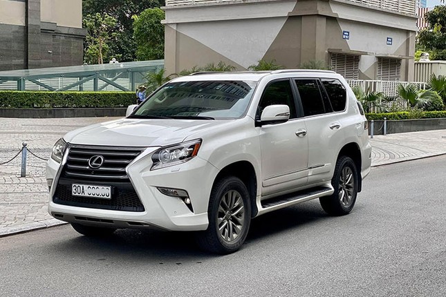 Can canh Lexus GX460 chay 5 nam gia hon 3 ty