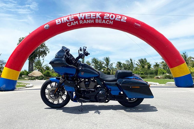 Di xem dan mo to khung tai Cam Ranh Bike Week 2022