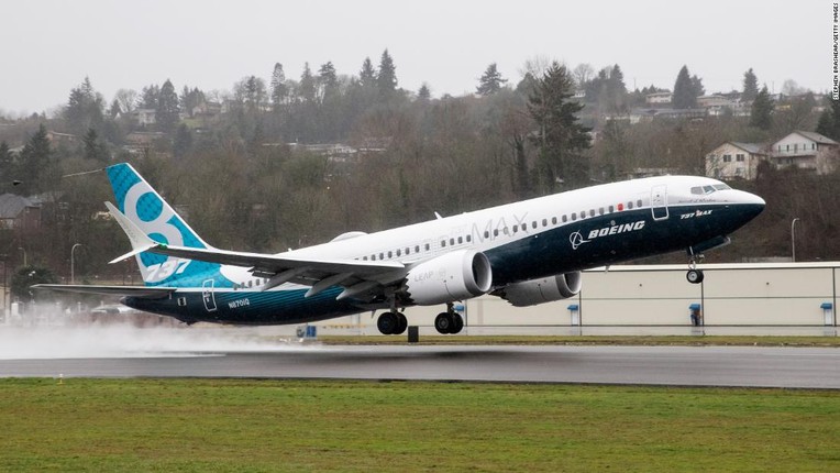 May bay Boeing 737 MAX bi “cam cua“ vi khien hang tram nguoi thiet mang-Hinh-8