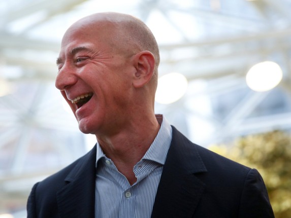 CEO Amazon Jeff Bezos kiem duoc hon 3 ty dong moi phut-Hinh-2