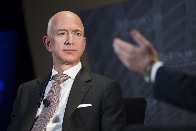 CEO Amazon Jeff Bezos kiem duoc hon 3 ty dong moi phut-Hinh-4