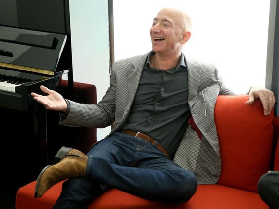CEO Amazon Jeff Bezos kiem duoc hon 3 ty dong moi phut-Hinh-7