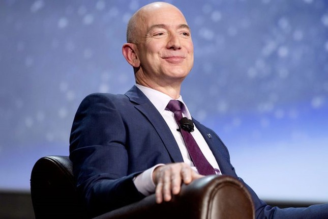 CEO Amazon Jeff Bezos kiem duoc hon 3 ty dong moi phut