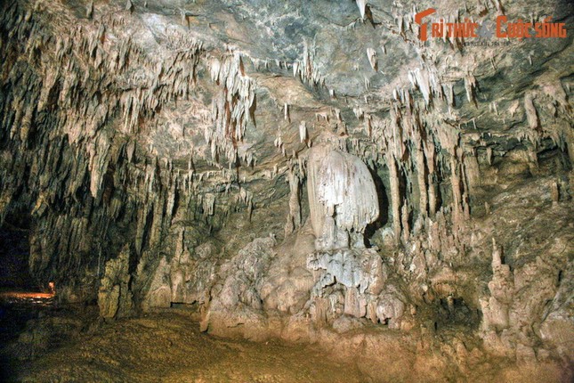 Cau chuyen tinh buon trong hang dong noi tieng vung Tay Bac-Hinh-8