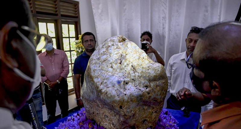 Can canh khoi da sapphire khong lo 310kg duoc tim thay trong ham mo-Hinh-2