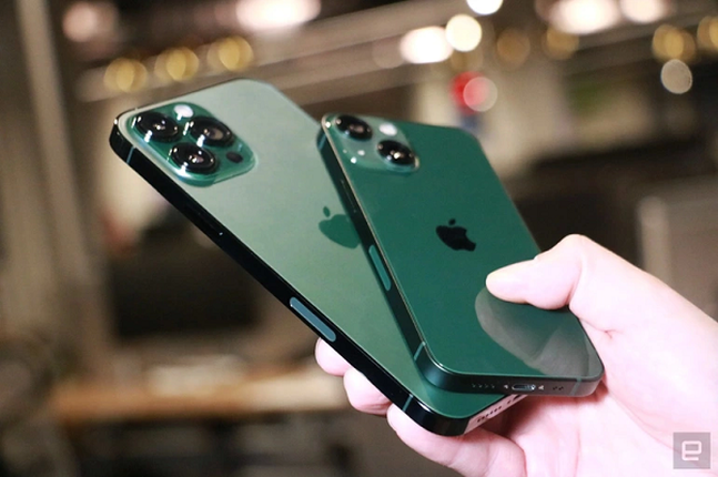 Can canh iPhone 13 mau Alpine Green dep khong ti vet-Hinh-4
