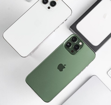 Can canh iPhone 13 mau Alpine Green dep khong ti vet-Hinh-9
