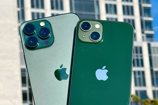Can canh iPhone 13 mau Alpine Green dep khong ti vet