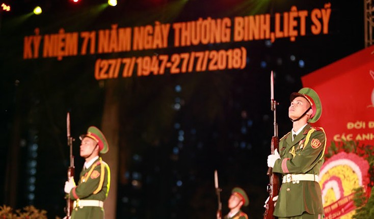 Anh: Xuc dong le thap huong tri an Ngay Thuong binh Liet si 27/7-Hinh-11