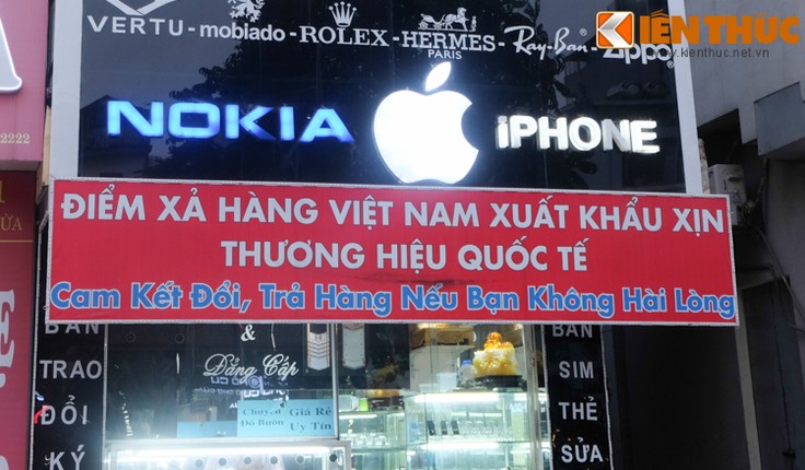 Loat bien quang cao bi Apple doi go ngap duong pho Ha Noi-Hinh-2