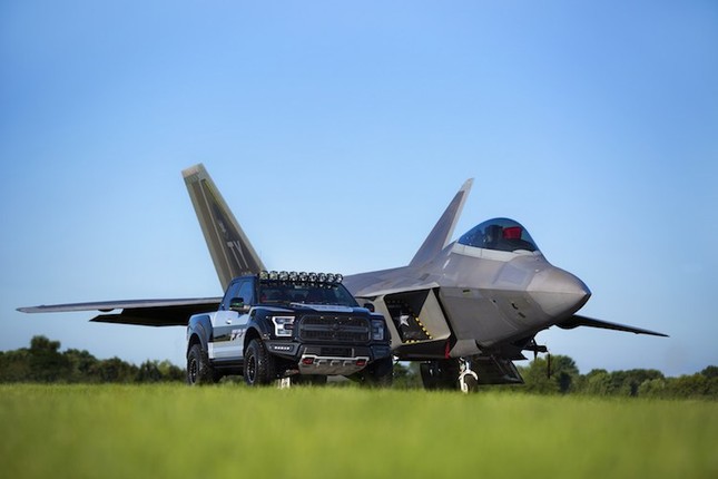 Ford F150 Raptor may bay tang hinh F-22 “chot gia” 6,8 ty