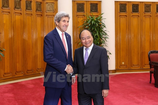 Hinh anh an tuong ve Ngoai truong My John Kerry tai Viet Nam-Hinh-6