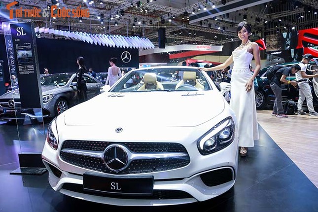 Hoa hau H’Hen Nie do dang cung dan xe sang Mercedes-Benz-Hinh-11