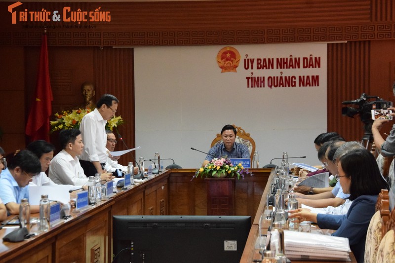 Quang Nam mua may xet nghiem Covid-19 gia 7,2 ty: Don vi trung thau chu dong ha xuong 4,8 ty